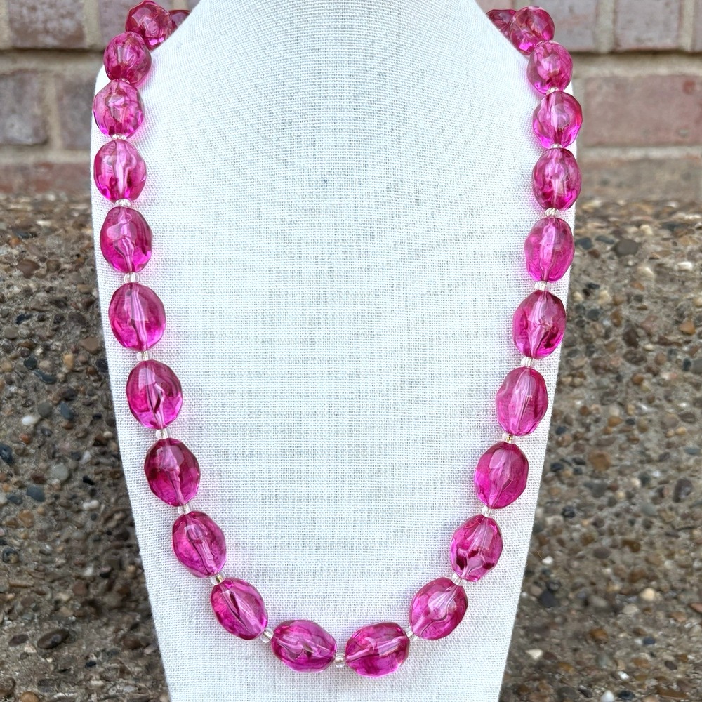Vintage Joan Rivers Pink Fuchsia Acrylic Lucite Beaded Necklace Gold Tone 29"
